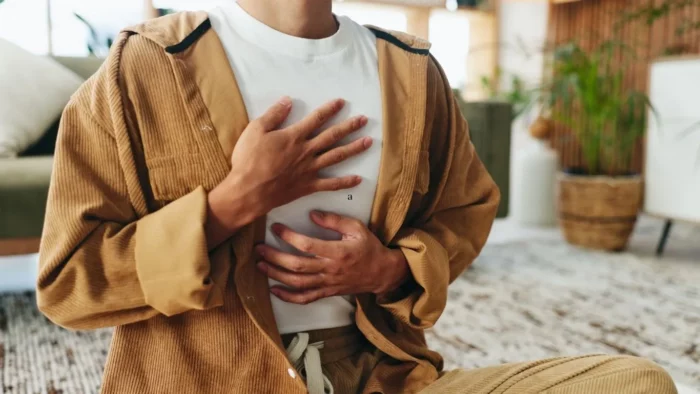 اعراض تضيق الشريان الأورطي