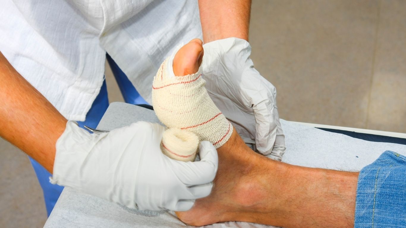 causes of non-healing foot wounds